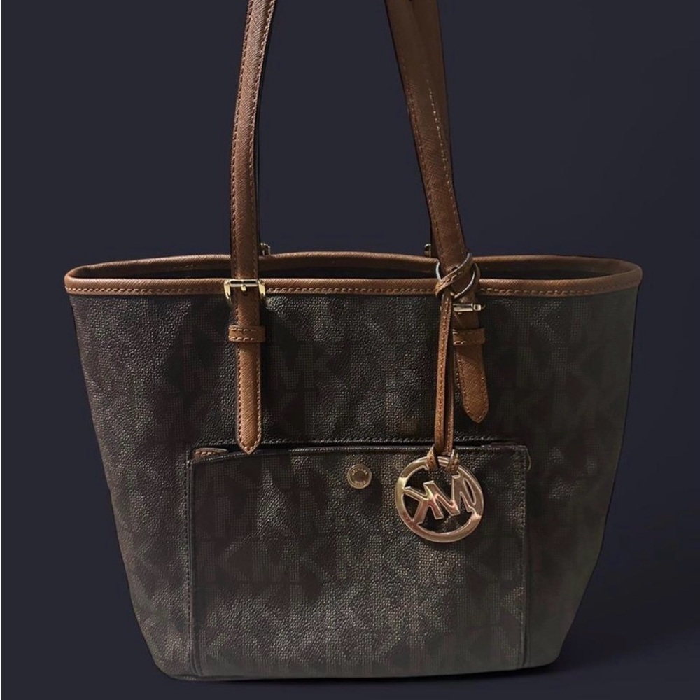 Micheal Kors brown tote bag lightly used and in pristine condition